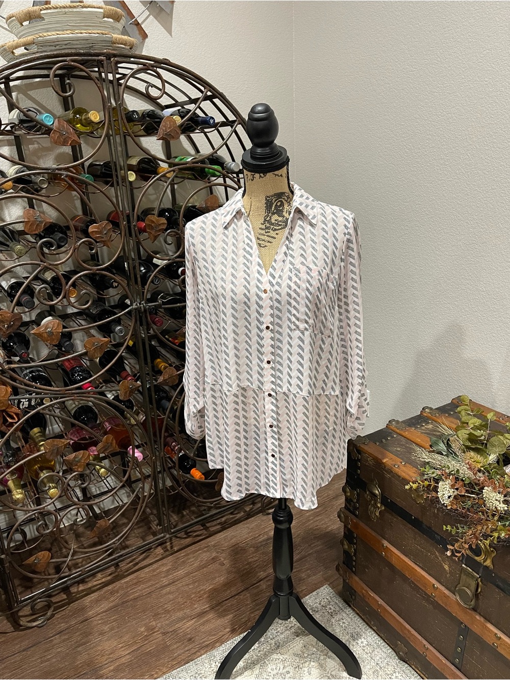 Candie's White & Gray Chevron-Print Button Blouse